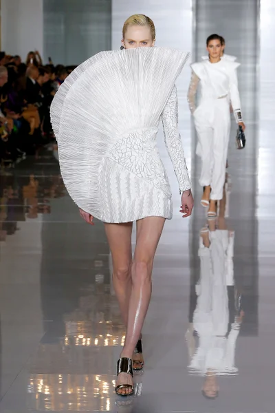 Look 10